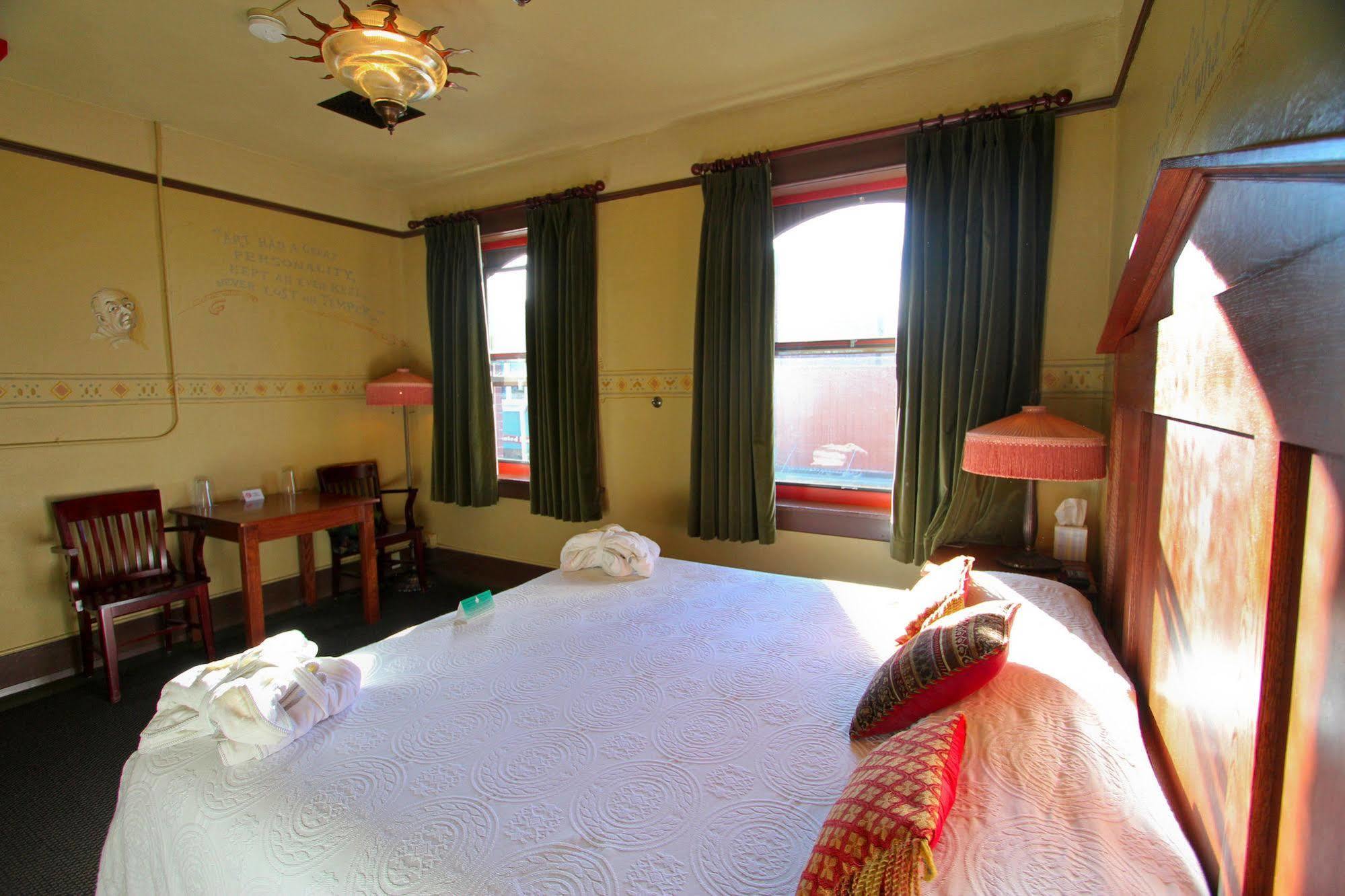 Villa Mcmenamins Olympic Club à Centralia Extérieur photo